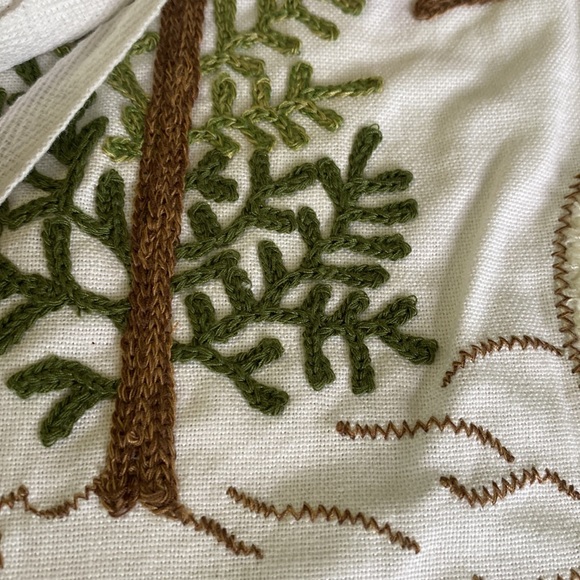 Williams Sonoma Snowman Embroidered Towels - Set of 2 - Picture 6 of 10